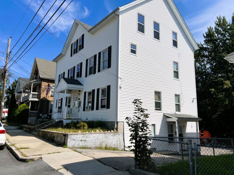 44 Summit Street, Apt 4 – Classic 1 bedroom in Quiet Neighborhood – Renovated Kitchen Includes Generous Utilities – Only $1450