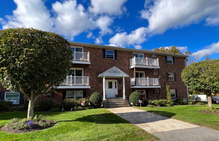 LANTERN HOUSE, D1, North Smithfield RI 1/Bedroom &ndash; First Floor with Updated Kitchen and Generous Utilities Included $1850/Month!