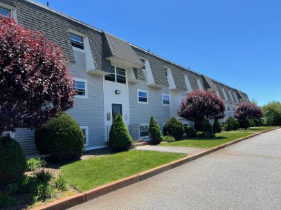 North Village Apt 102 &ndash; 354 South Pier Road, Narragansett RI &ndash; Renovated 1-Bedroom with Generous Utilities Included Only $2,250/Month!